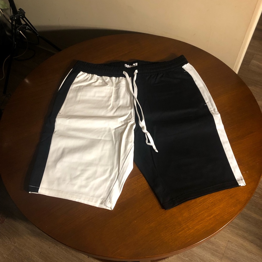 NWT Fashion Nova Split Travis Twill Shorts - Black/White XXL